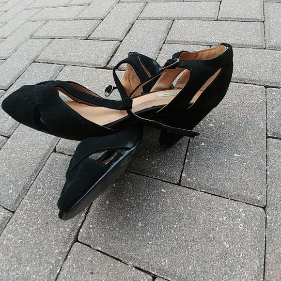 Sandals - Picture 2 of 4